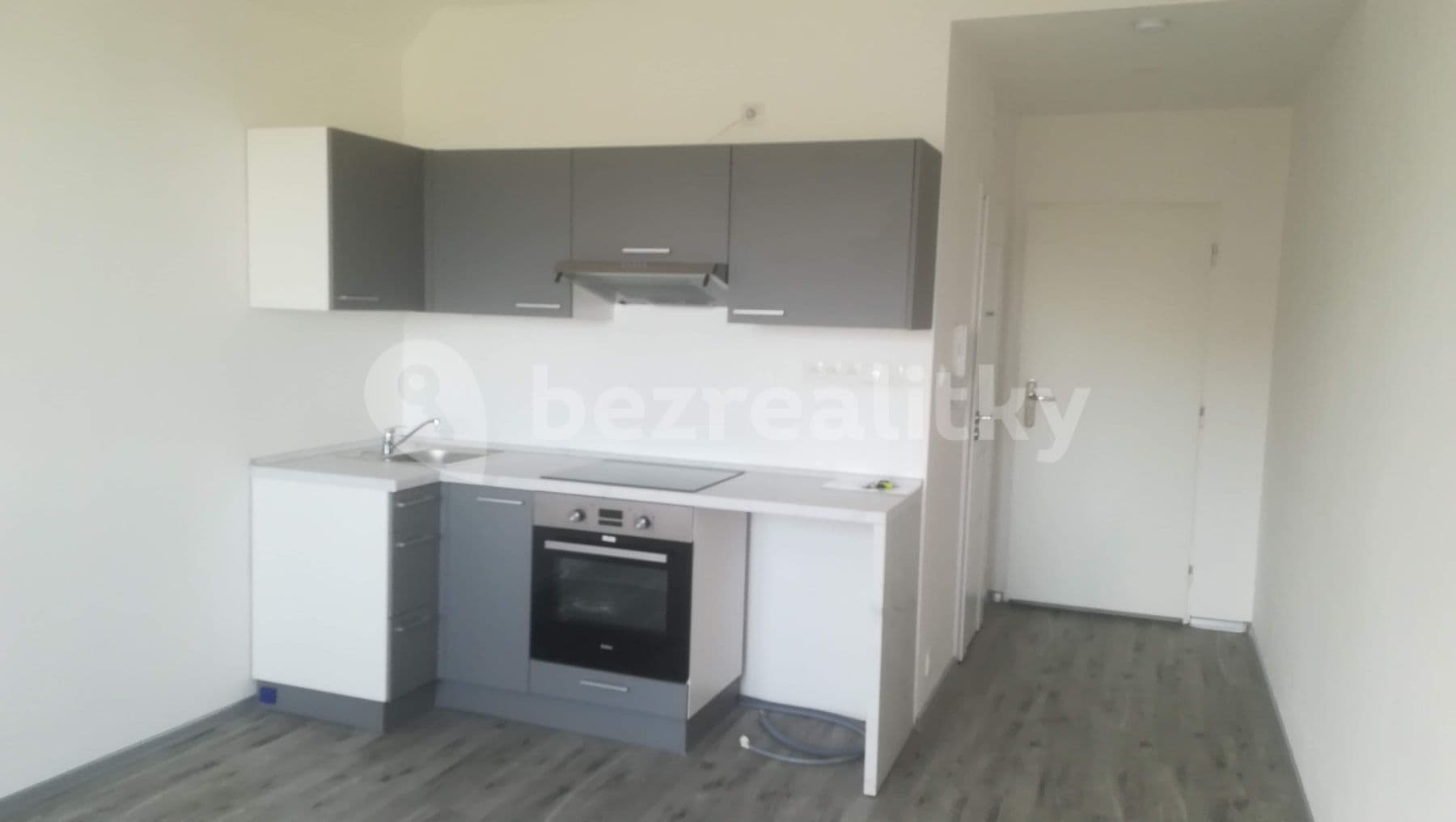 Pronájem bytu Garsoniéra 25 m², Charkovská, Karlovy Vary, Karlovarský kraj Pronájem bytu Garsoniéra 25 m², Charkovská, Karlovy Vary, Karlovarský kraj