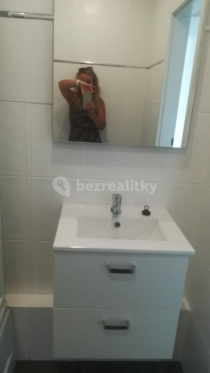 Pronájem bytu Garsoniéra 25 m², Charkovská, Karlovy Vary, Karlovarský kraj Pronájem bytu Garsoniéra 25 m², Charkovská, Karlovy Vary, Karlovarský kraj