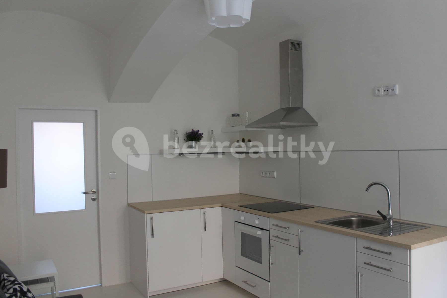 Pronájem bytu 2+kk 42 m², Janáčkovo nábřeží, Praha, Praha Pronájem bytu 2+kk 42 m², Janáčkovo nábřeží, Praha, Praha