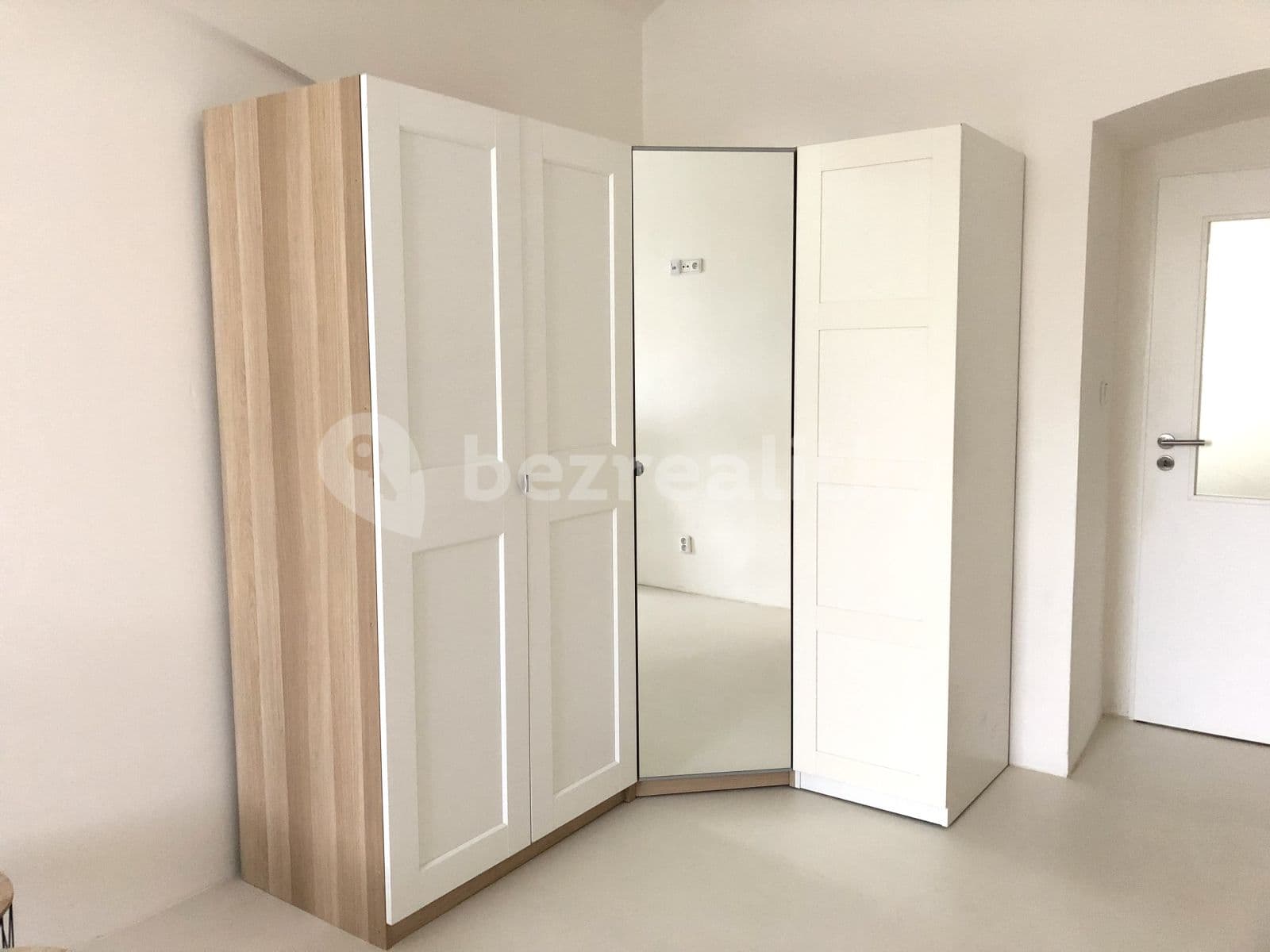 Pronájem bytu 2+kk 42 m², Janáčkovo nábřeží, Praha, Praha Pronájem bytu 2+kk 42 m², Janáčkovo nábřeží, Praha, Praha