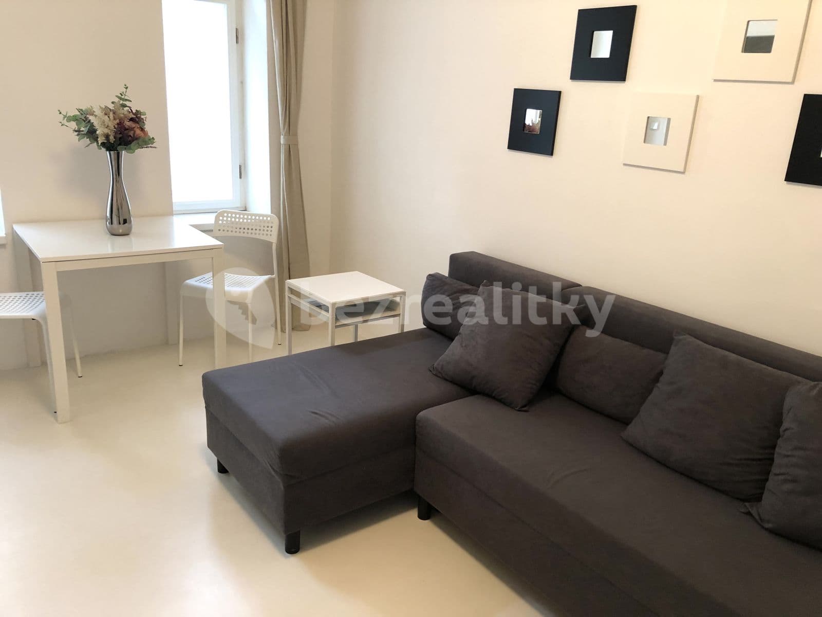 Pronájem bytu 2+kk 42 m², Janáčkovo nábřeží, Praha, Praha Pronájem bytu 2+kk 42 m², Janáčkovo nábřeží, Praha, Praha