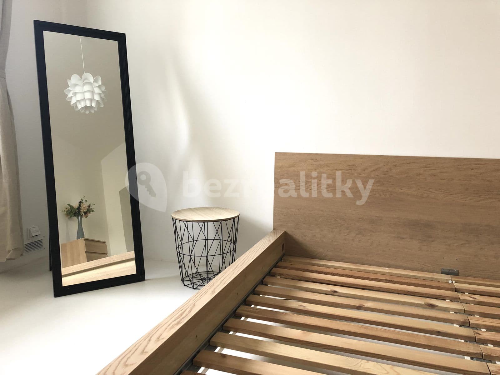 Pronájem bytu 2+kk 42 m², Janáčkovo nábřeží, Praha, Praha Pronájem bytu 2+kk 42 m², Janáčkovo nábřeží, Praha, Praha