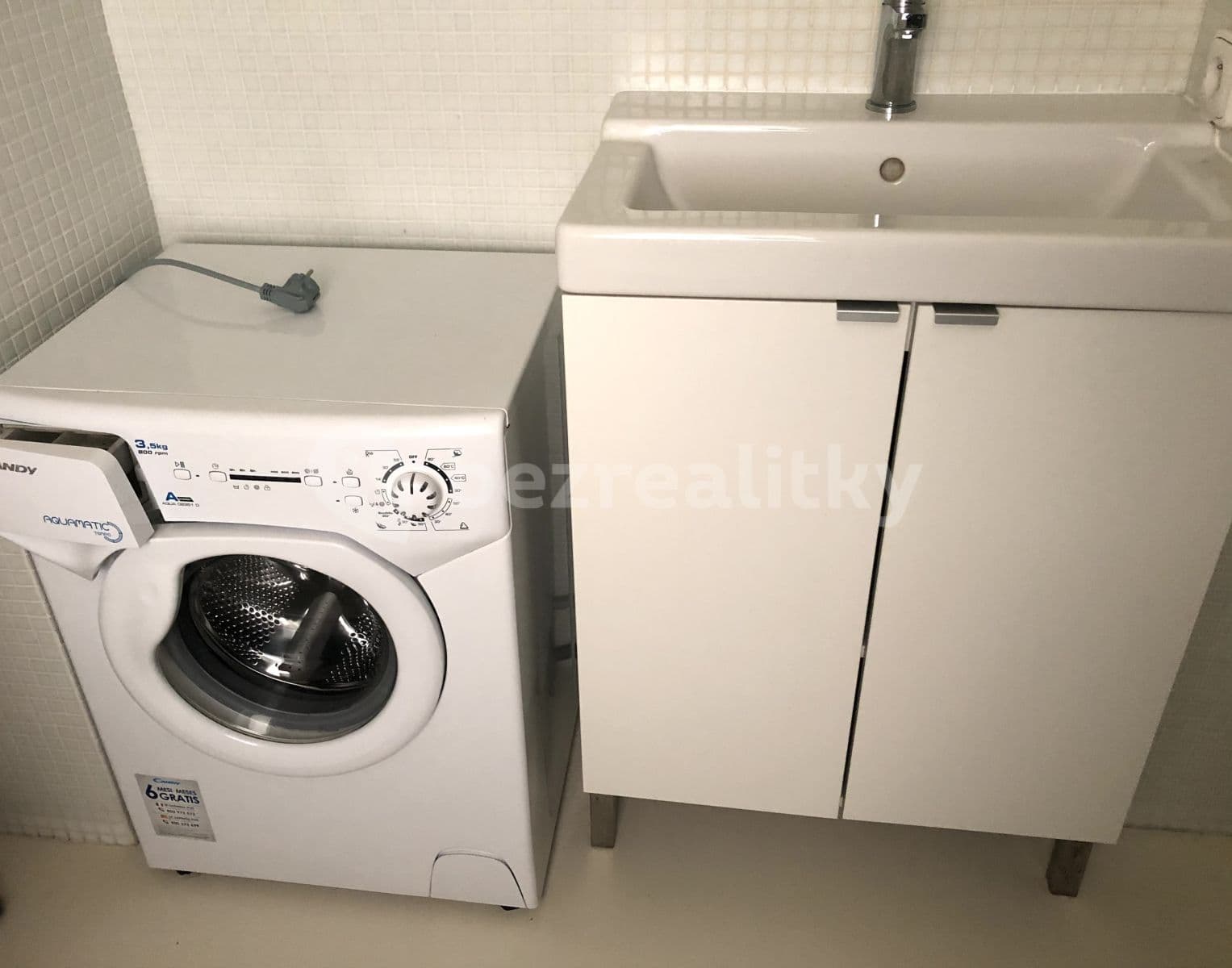 Pronájem bytu 2+kk 42 m², Janáčkovo nábřeží, Praha, Praha Pronájem bytu 2+kk 42 m², Janáčkovo nábřeží, Praha, Praha