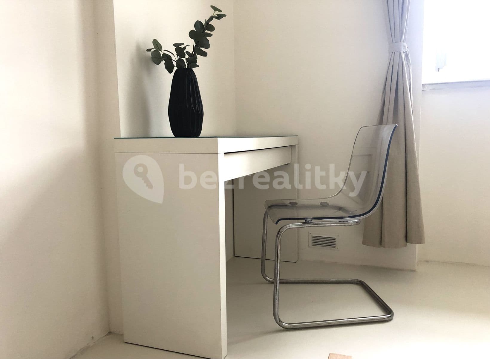 Pronájem bytu 2+kk 42 m², Janáčkovo nábřeží, Praha, Praha Pronájem bytu 2+kk 42 m², Janáčkovo nábřeží, Praha, Praha