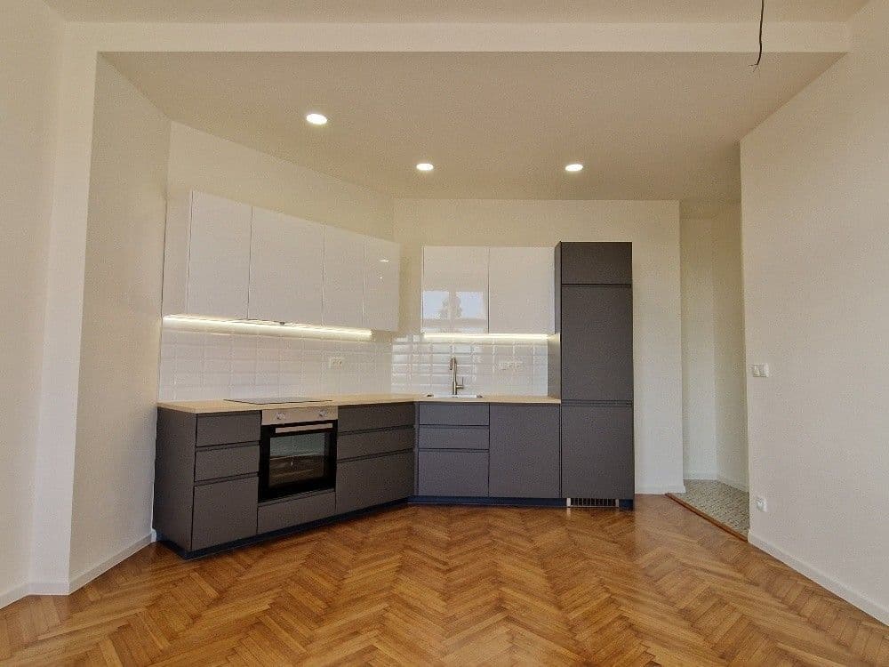 Pronájem bytu 2+kk 50 m², Smolenská, Praha, Praha Pronájem bytu 2+kk 50 m², Smolenská, Praha, Praha