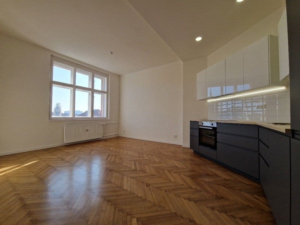 Pronájem bytu 2+kk 50 m², Smolenská, Praha, Praha Pronájem bytu 2+kk 50 m², Smolenská, Praha, Praha
