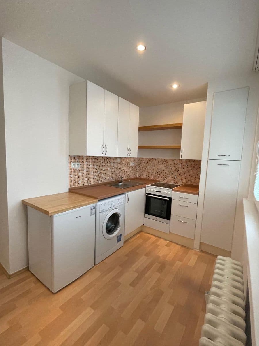 Pronájem bytu 1+1 34 m², Útulná, Praha, Praha Pronájem bytu 1+1 34 m², Útulná, Praha, Praha