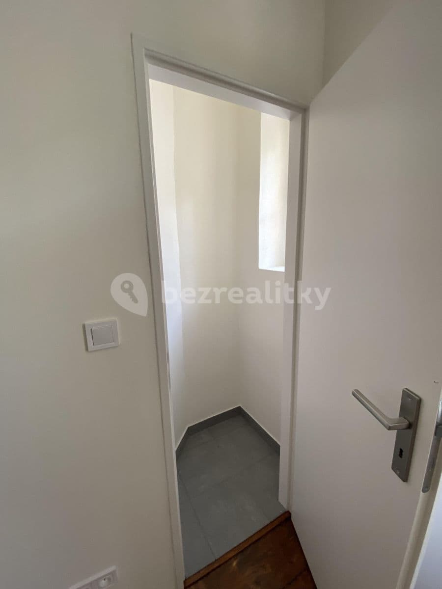 Pronájem bytu 1+1 45 m², Koněvova, Praha, Praha Pronájem bytu 1+1 45 m², Koněvova, Praha, Praha
