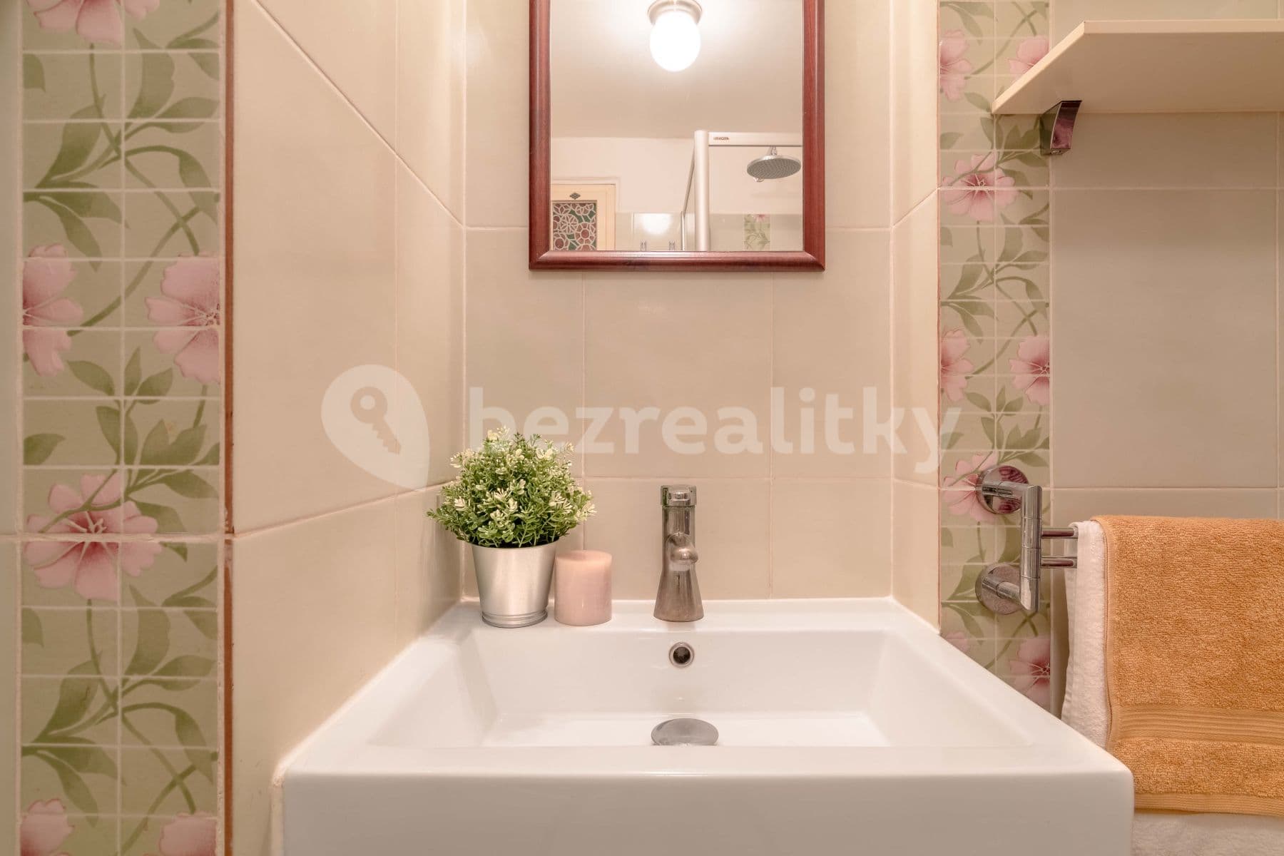Pronájem bytu 1+kk 28 m², Olgy Havlové, Praha, Praha Pronájem bytu 1+kk 28 m², Olgy Havlové, Praha, Praha
