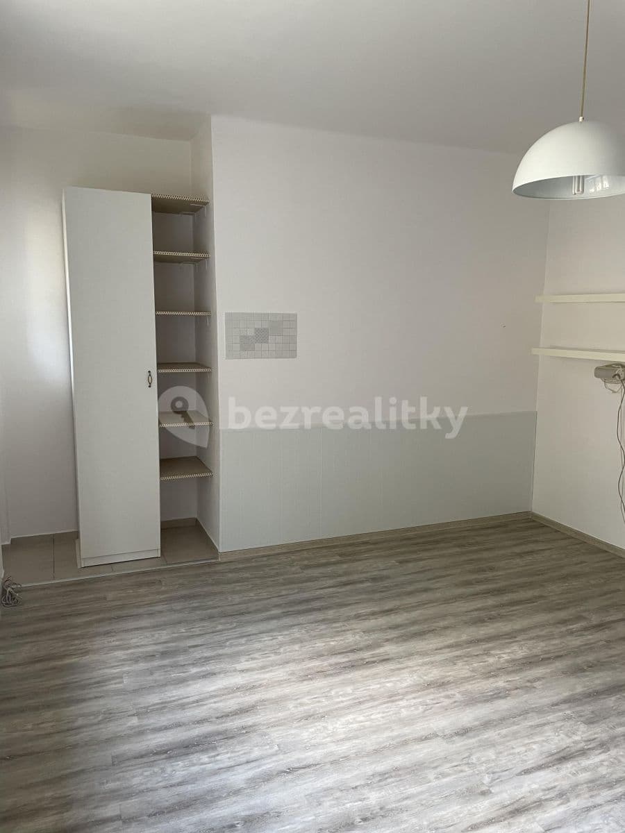 Pronájem bytu 1+kk 28 m², Olgy Havlové, Praha, Praha Pronájem bytu 1+kk 28 m², Olgy Havlové, Praha, Praha
