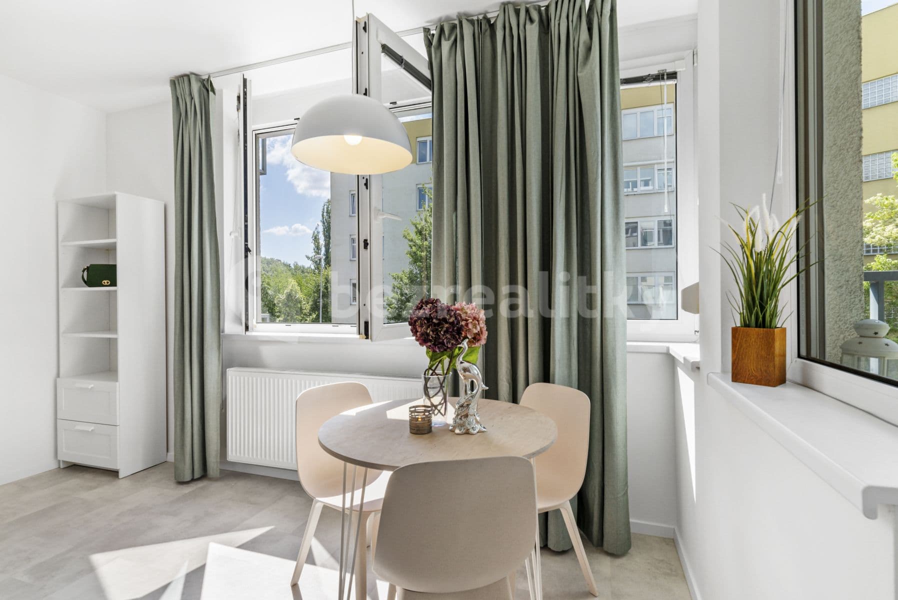 Pronájem bytu 2+kk 43 m², Jeřabinová, Praha, Praha Pronájem bytu 2+kk 43 m², Jeřabinová, Praha, Praha