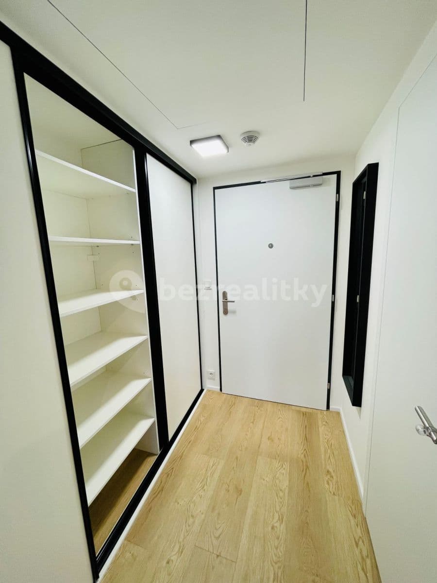 Pronájem bytu 1+kk 32 m², Vrbova, Praha, Praha Pronájem bytu 1+kk 32 m², Vrbova, Praha, Praha