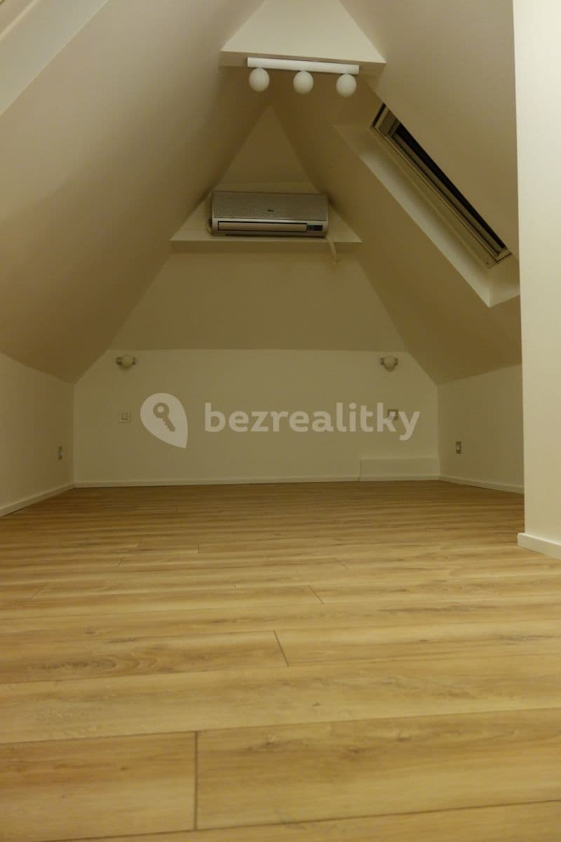 Pronájem bytu 3+1 90 m², U Háje, Praha, Praha Pronájem bytu 3+1 90 m², U Háje, Praha, Praha