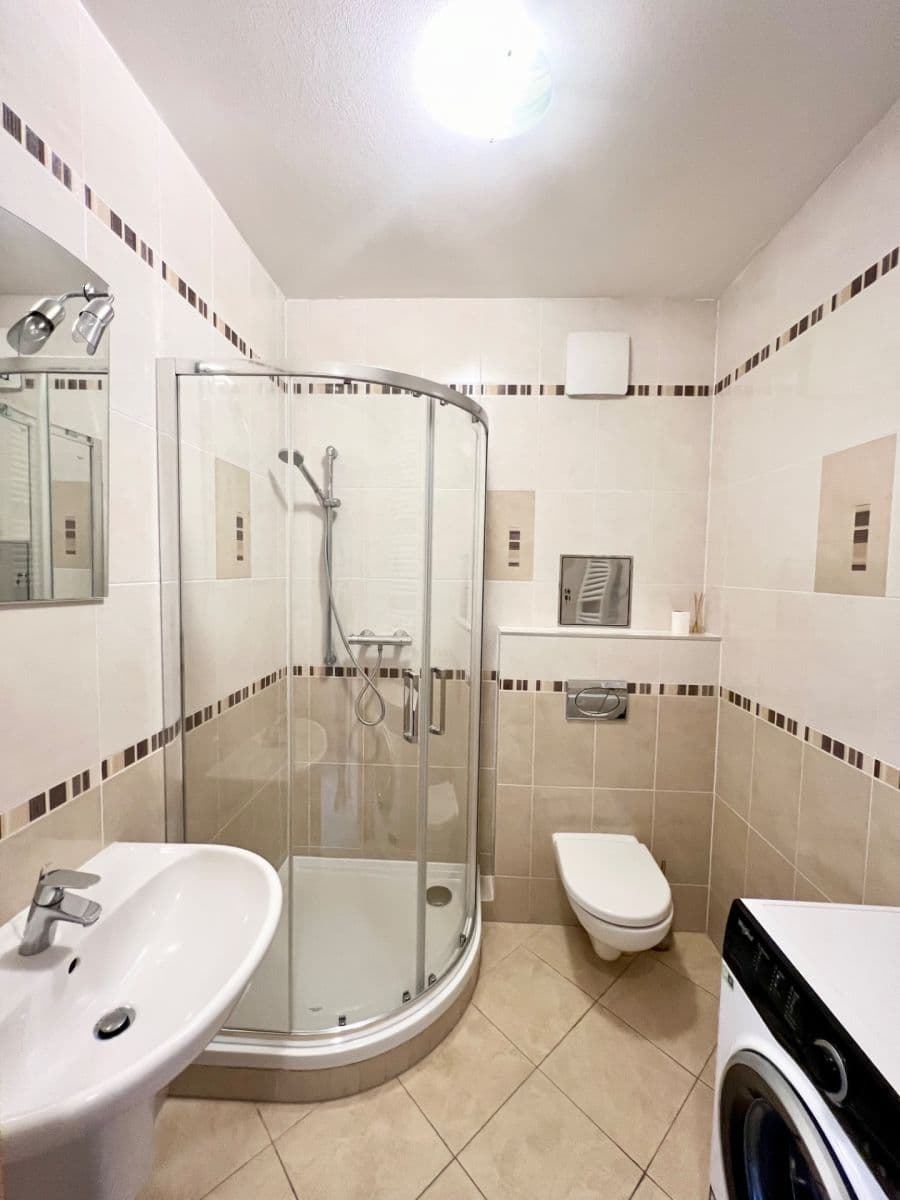 Prodej bytu 1+kk 38 m², Nademlejnská, Praha, Praha Prodej bytu 1+kk 38 m², Nademlejnská, Praha, Praha