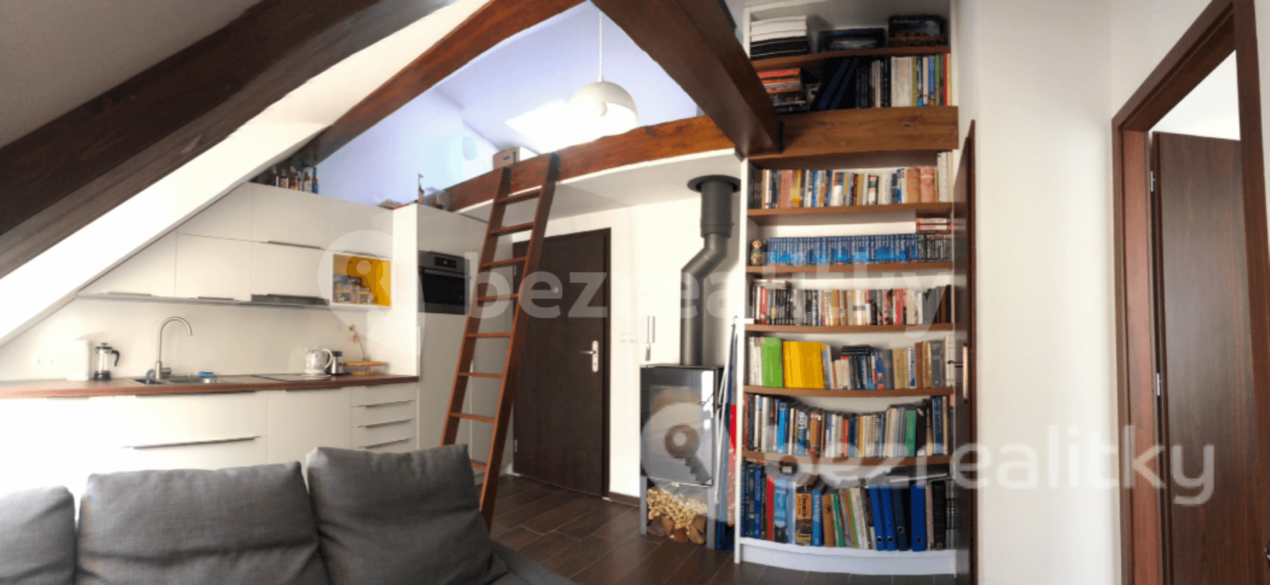 Pronájem bytu 2+1 30 m², Grösslingová, Bratislava - mestská časť Staré Mesto, Bratislavský kraj Pronájem bytu 2+1 30 m², Grösslingová, Bratislava - mestská časť Staré Mesto, Bratislavský kraj