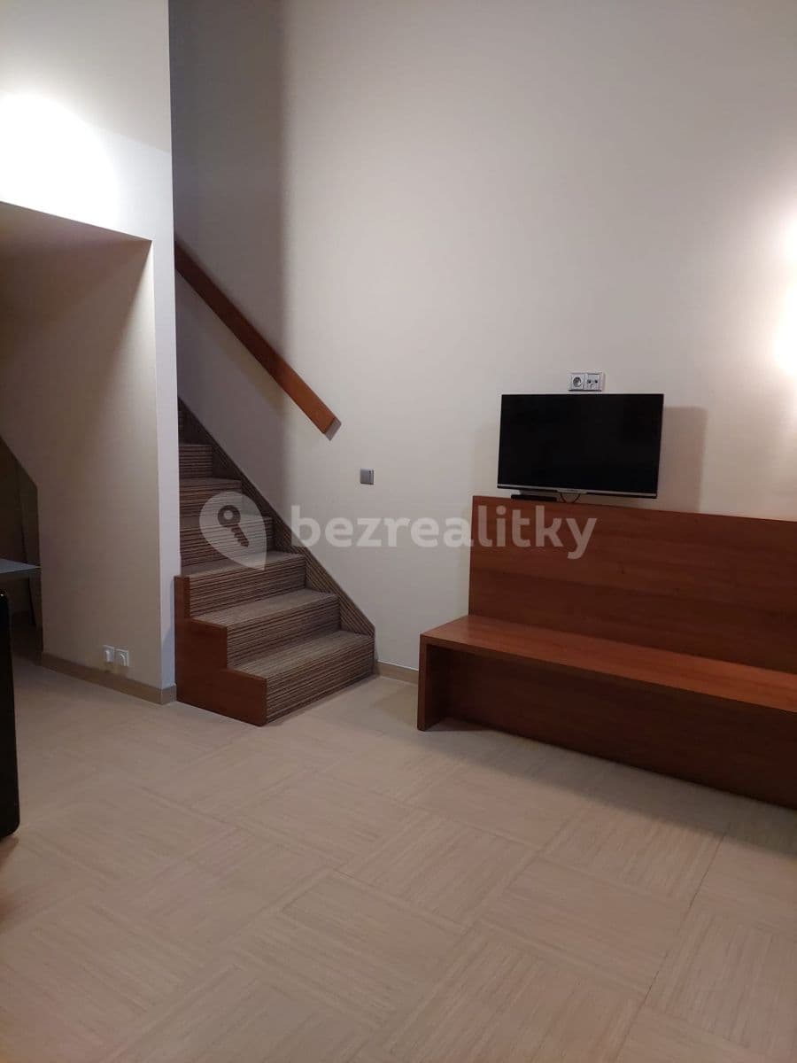 Pronájem bytu 2+kk 42 m², Pod Dálnicí, Králův Dvůr, Středočeský kraj Pronájem bytu 2+kk 42 m², Pod Dálnicí, Králův Dvůr, Středočeský kraj