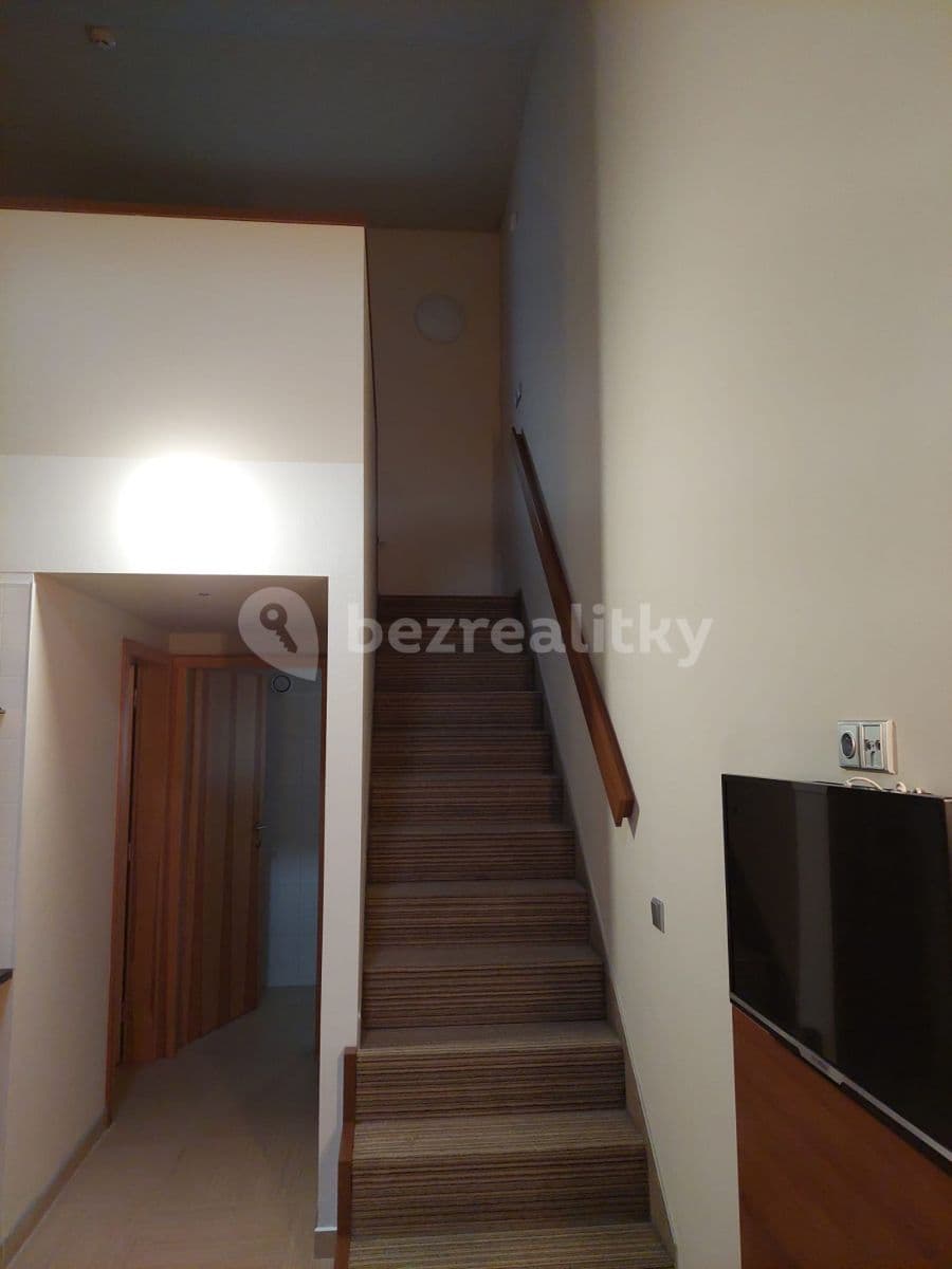 Pronájem bytu 2+kk 42 m², Pod Dálnicí, Králův Dvůr, Středočeský kraj Pronájem bytu 2+kk 42 m², Pod Dálnicí, Králův Dvůr, Středočeský kraj