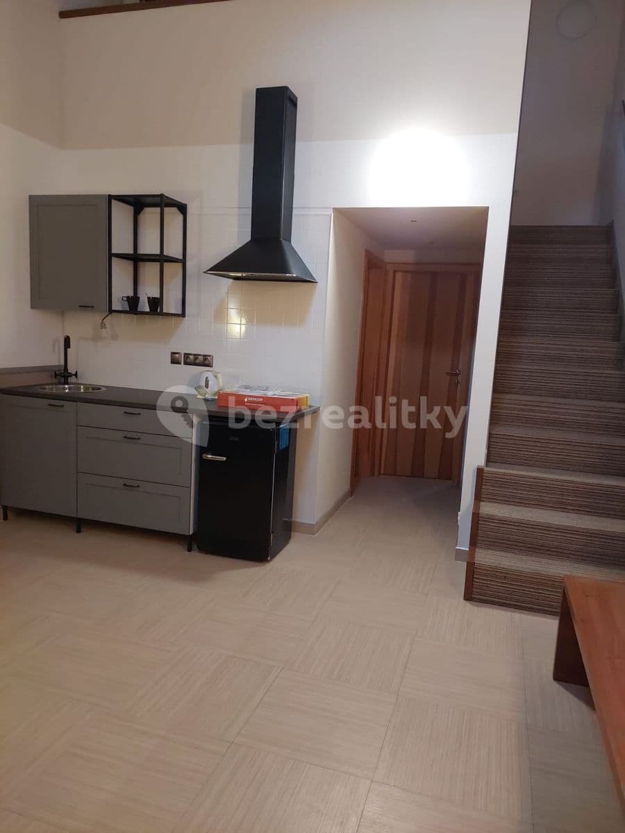 Pronájem bytu 2+kk 42 m², Pod Dálnicí, Králův Dvůr, Středočeský kraj Pronájem bytu 2+kk 42 m², Pod Dálnicí, Králův Dvůr, Středočeský kraj