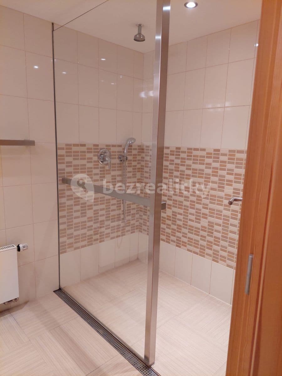 Pronájem bytu 2+kk 42 m², Pod Dálnicí, Králův Dvůr, Středočeský kraj Pronájem bytu 2+kk 42 m², Pod Dálnicí, Králův Dvůr, Středočeský kraj