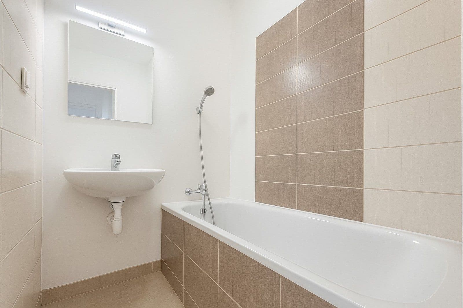 Pronájem bytu 2+1 55 m², Čapkova, Karviná, Moravskoslezský kraj Pronájem bytu 2+1 55 m², Čapkova, Karviná, Moravskoslezský kraj