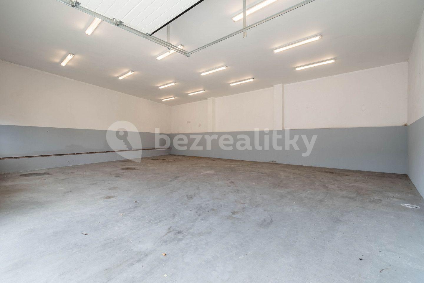 Prodej nebytového prostoru 1.110 m², Kamenný Most, Středočeský kraj
