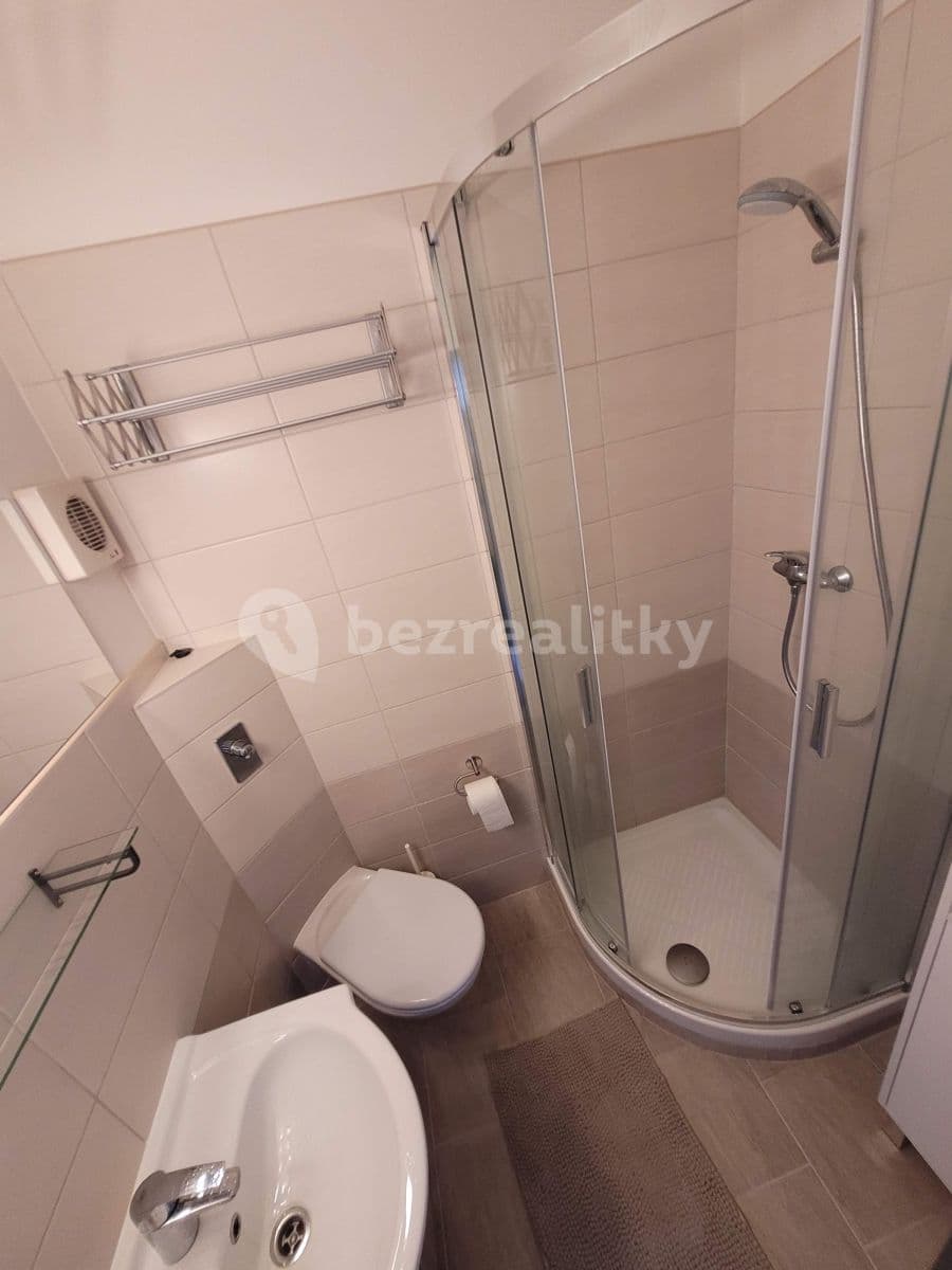 Pronájem bytu 1+kk 25 m², Magistrů, Praha, Praha Pronájem bytu 1+kk 25 m², Magistrů, Praha, Praha
