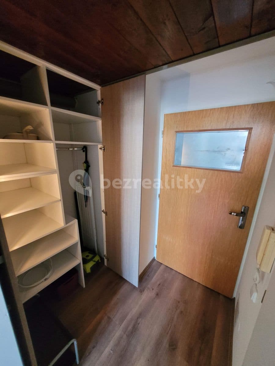 Pronájem bytu 1+kk 25 m², Magistrů, Praha, Praha Pronájem bytu 1+kk 25 m², Magistrů, Praha, Praha