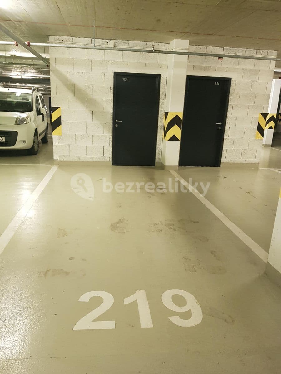 Pronájem garáže 13 m², Nad Úžlabinou, Praha, Praha Pronájem garáže 13 m², Nad Úžlabinou, Praha, Praha