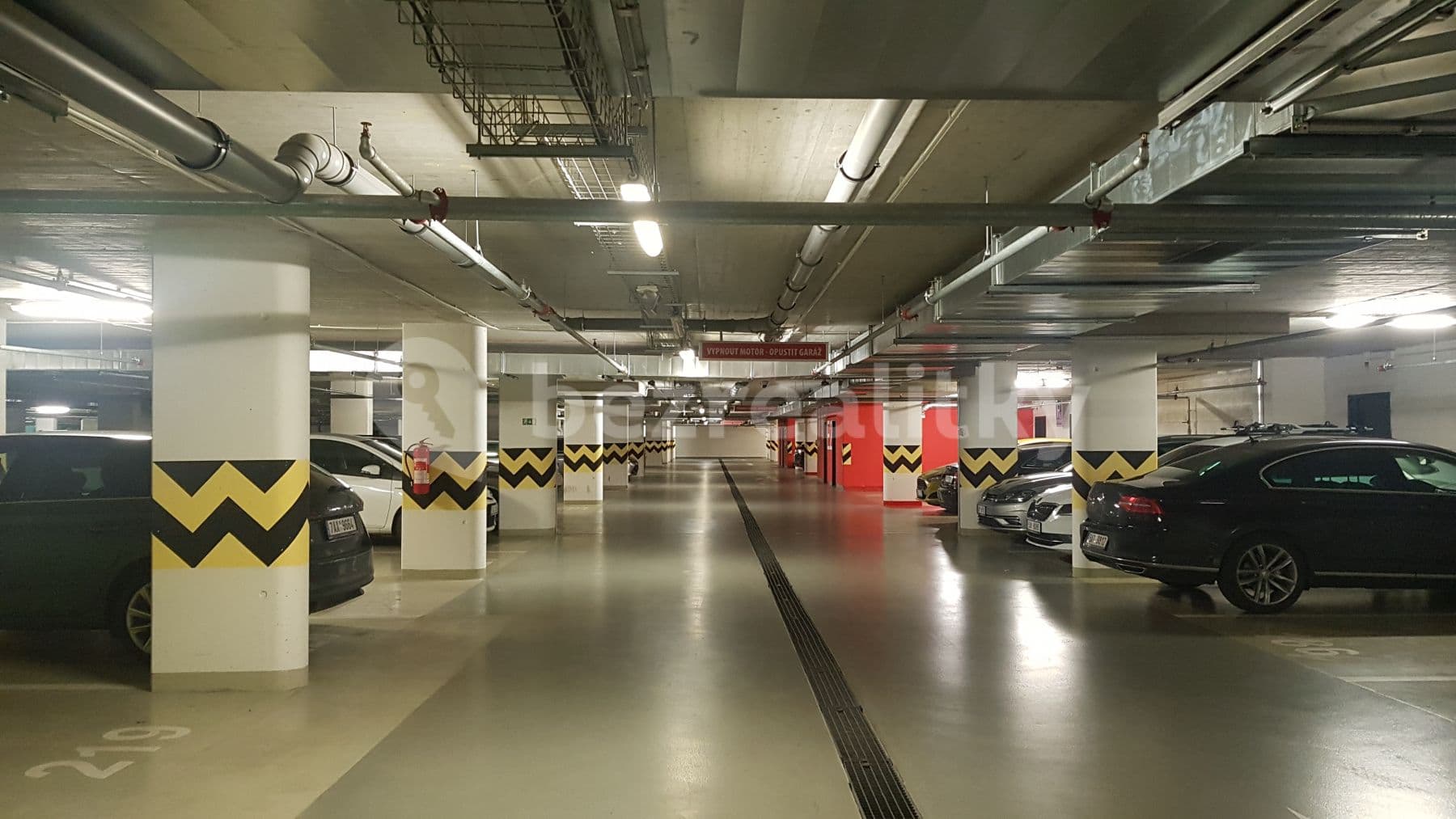 Pronájem garáže 13 m², Nad Úžlabinou, Praha, Praha Pronájem garáže 13 m², Nad Úžlabinou, Praha, Praha
