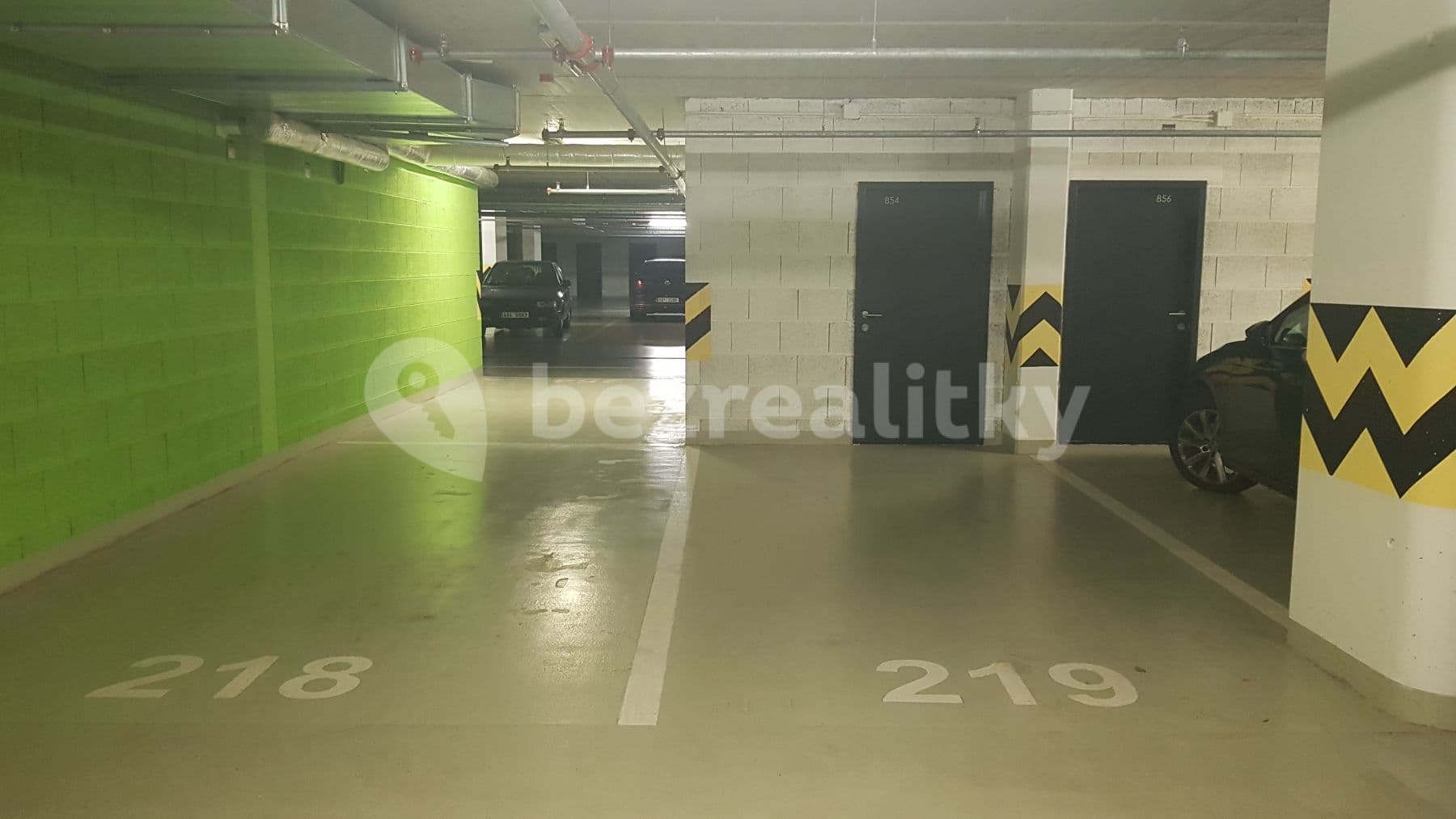 Pronájem garáže 13 m², Nad Úžlabinou, Praha, Praha Pronájem garáže 13 m², Nad Úžlabinou, Praha, Praha
