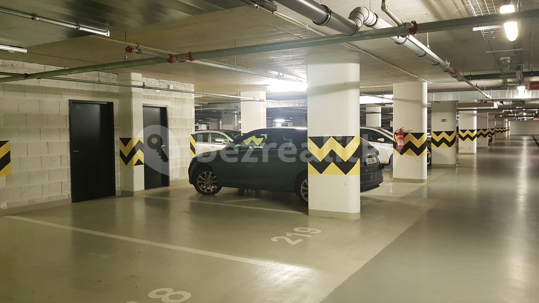 Pronájem garáže 13 m², Nad Úžlabinou, Praha, Praha Pronájem garáže 13 m², Nad Úžlabinou, Praha, Praha