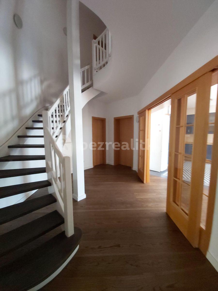 Prodej domu 313 m², pozemek 963 m², Lísková, Dolní Břežany, Středočeský kraj