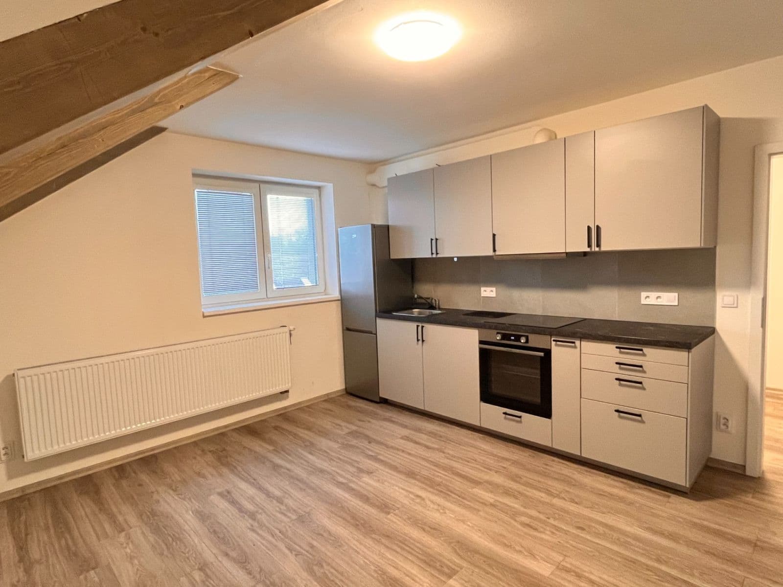 Pronájem bytu 2+kk 35 m², náměstí Jiřího z Poděbrad, Nový Knín, Středočeský kraj Pronájem bytu 2+kk 35 m², náměstí Jiřího z Poděbrad, Nový Knín, Středočeský kraj