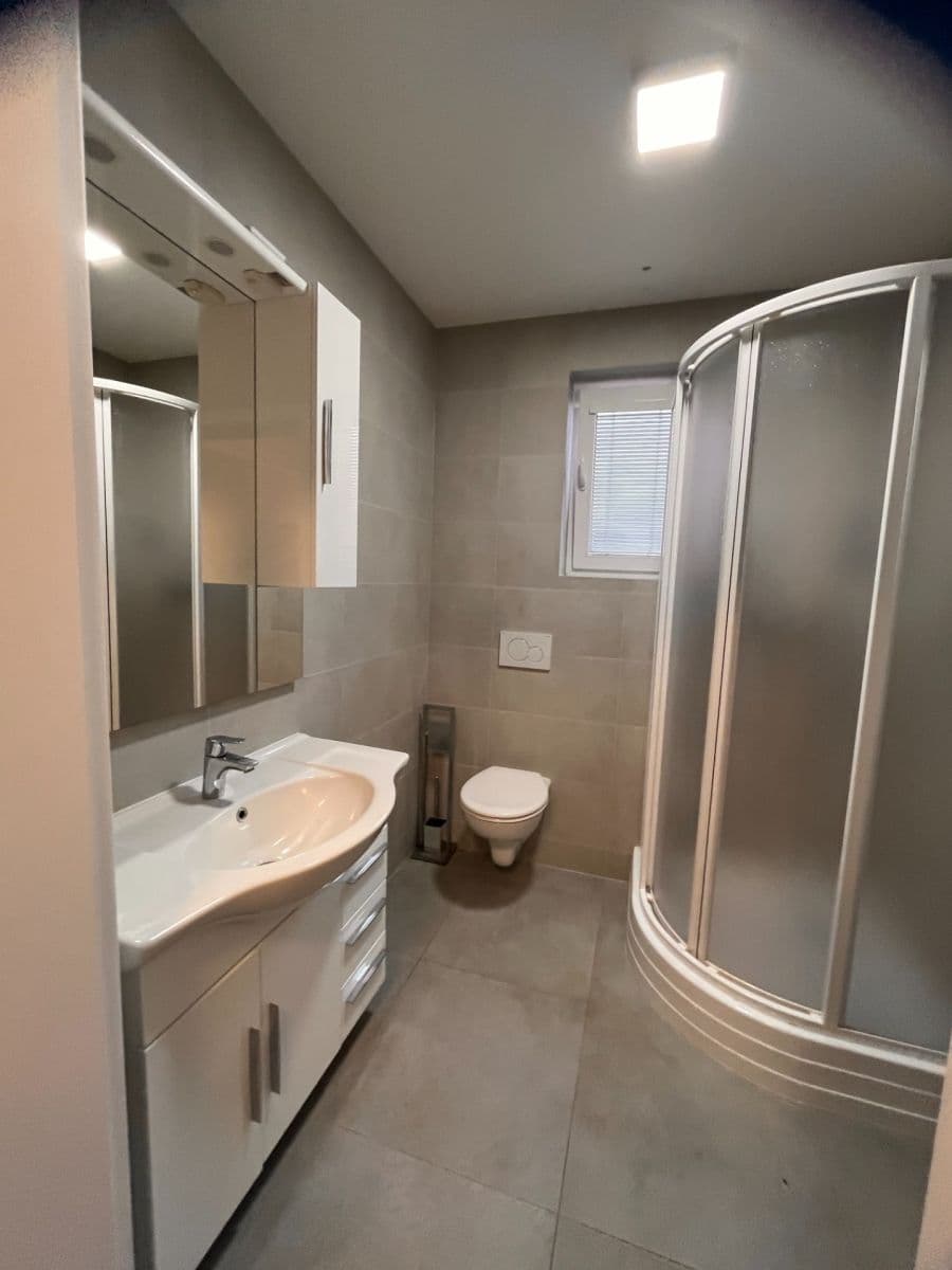 Pronájem bytu 2+kk 35 m², náměstí Jiřího z Poděbrad, Nový Knín, Středočeský kraj Pronájem bytu 2+kk 35 m², náměstí Jiřího z Poděbrad, Nový Knín, Středočeský kraj