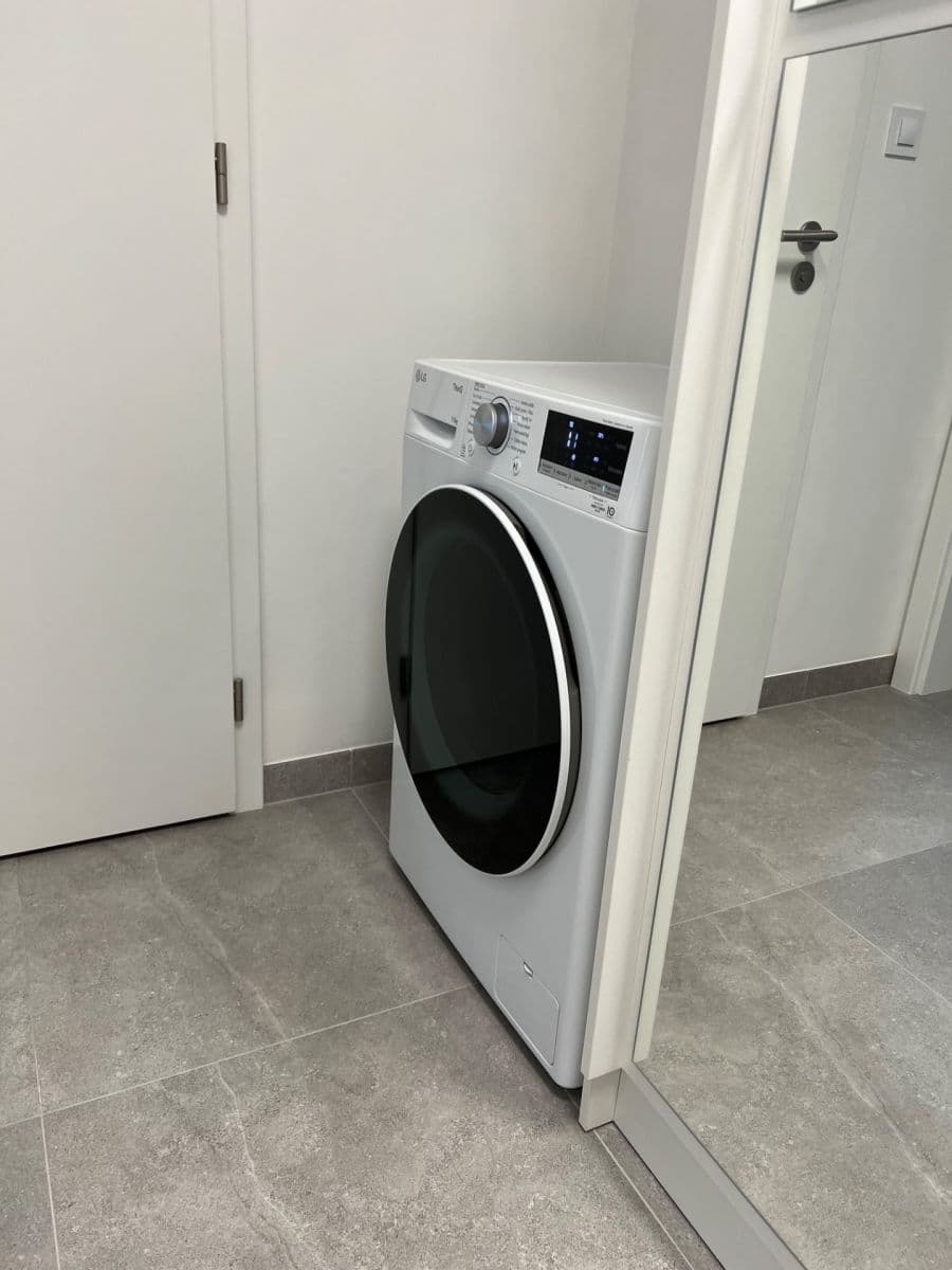 Pronájem bytu 1+kk 32 m², Kovářská, Praha, Praha Pronájem bytu 1+kk 32 m², Kovářská, Praha, Praha