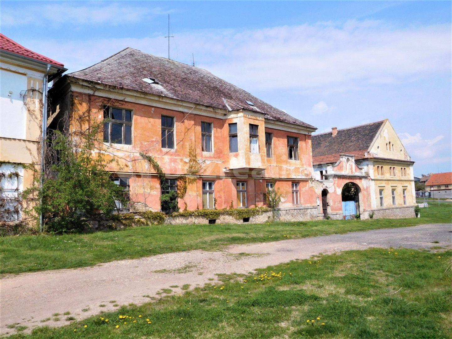 Prodej domu 480 m², pozemek 2.674 m², Břvany, Ústecký kraj