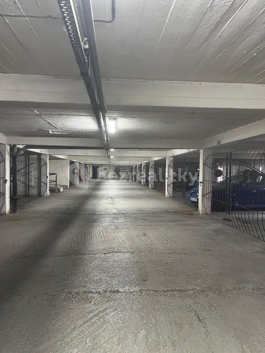 Pronájem garáže 20 m², Jihlavská, Praha, Praha Pronájem garáže 20 m², Jihlavská, Praha, Praha