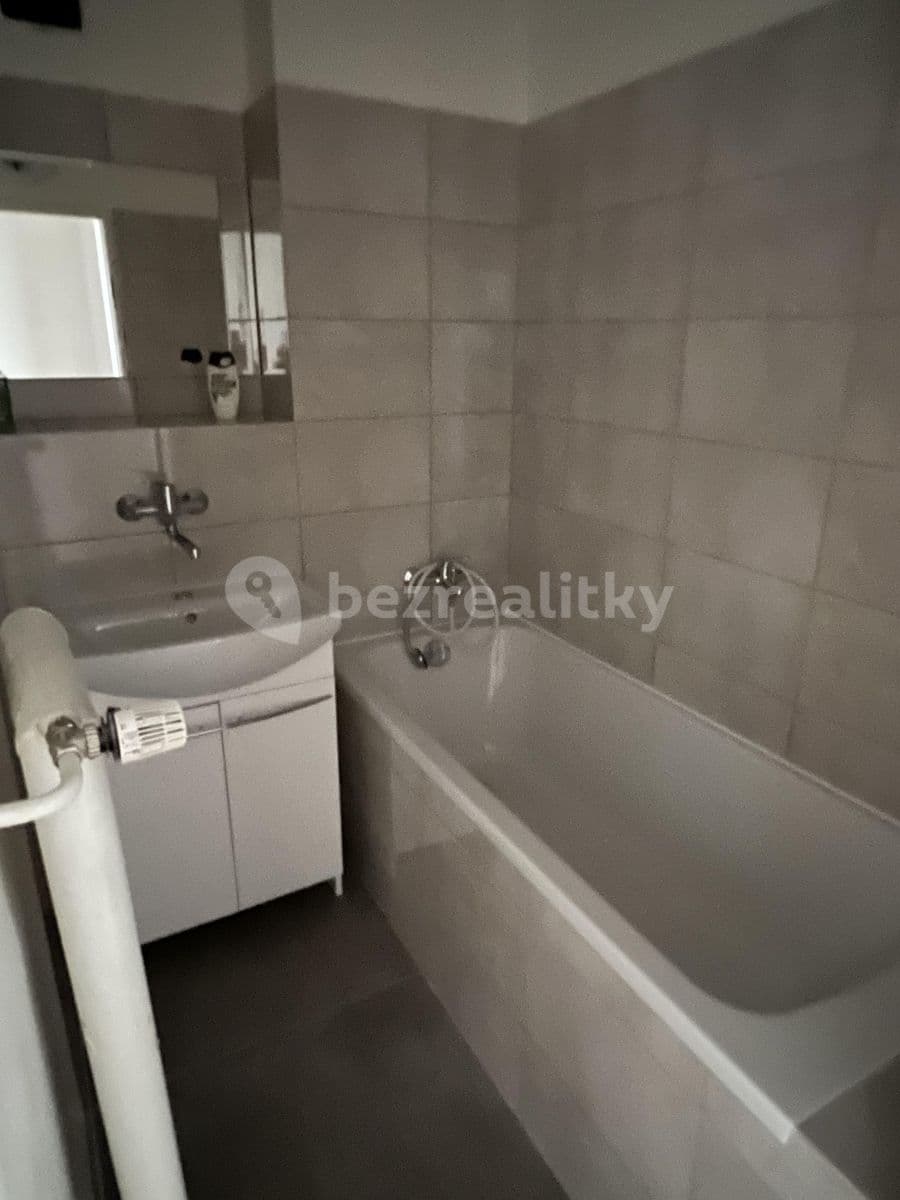 Pronájem bytu 2+1 62 m², Sukova třída, Pardubice, Pardubický kraj Pronájem bytu 2+1 62 m², Sukova třída, Pardubice, Pardubický kraj