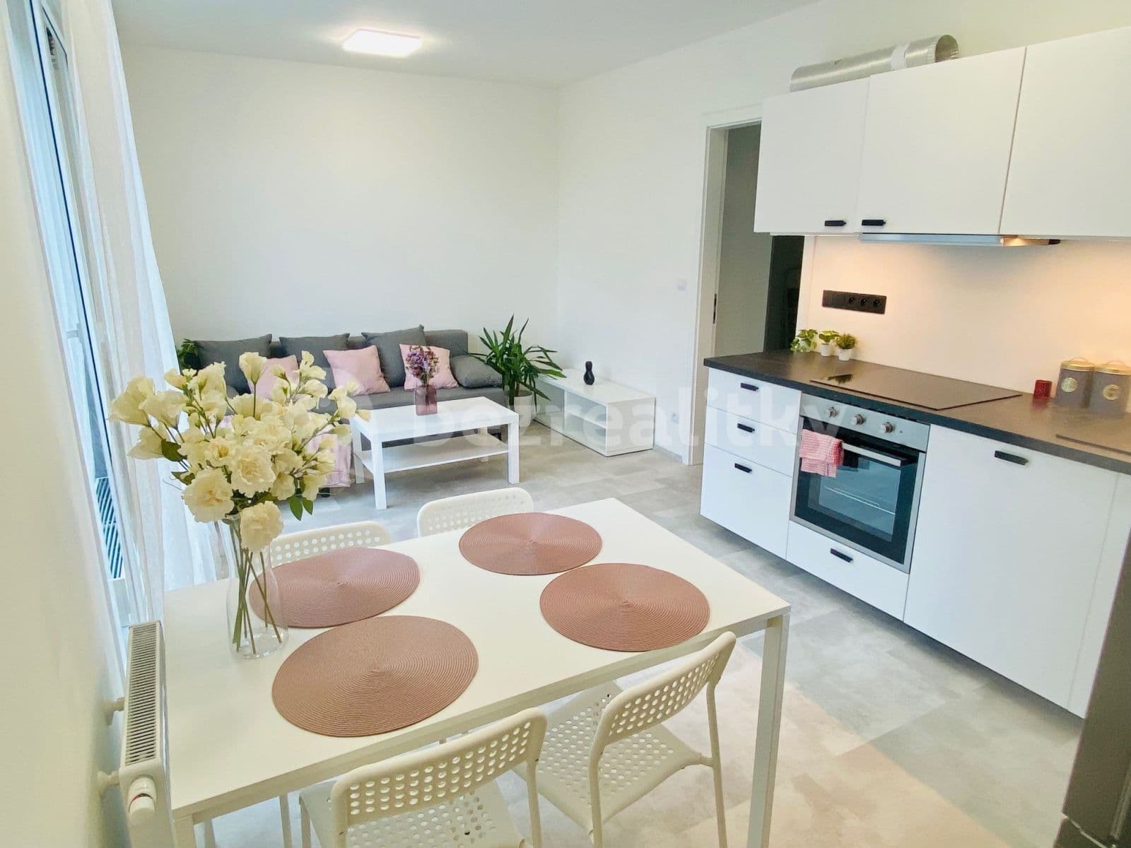 Pronájem bytu 2+kk 45 m², Třešňová, Praha, Praha Pronájem bytu 2+kk 45 m², Třešňová, Praha, Praha