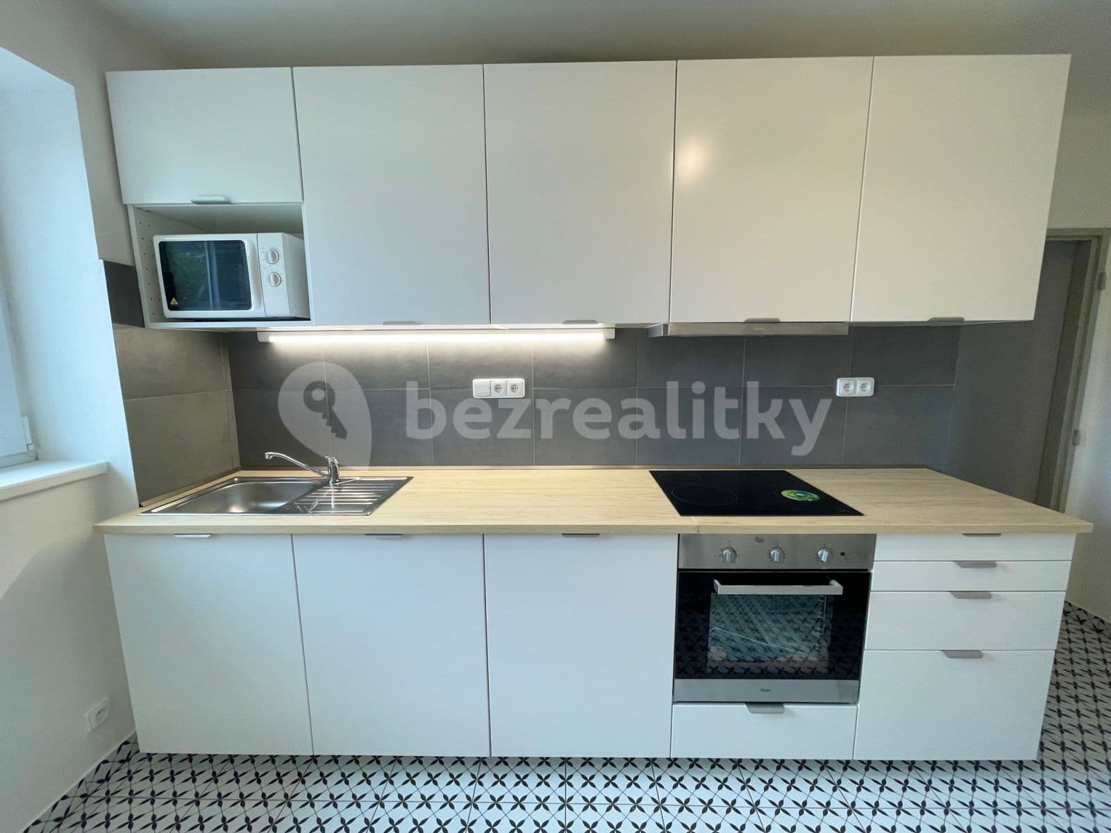 Pronájem bytu 2+1 51 m², Dašická, Pardubice, Pardubický kraj Pronájem bytu 2+1 51 m², Dašická, Pardubice, Pardubický kraj