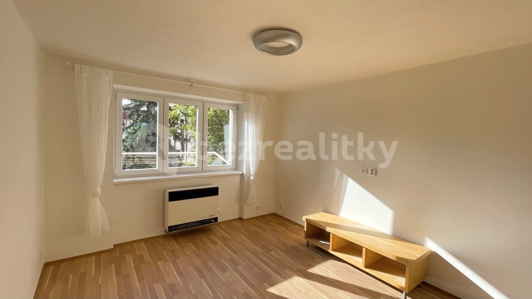 Pronájem bytu 2+1 51 m², Dašická, Pardubice, Pardubický kraj Pronájem bytu 2+1 51 m², Dašická, Pardubice, Pardubický kraj