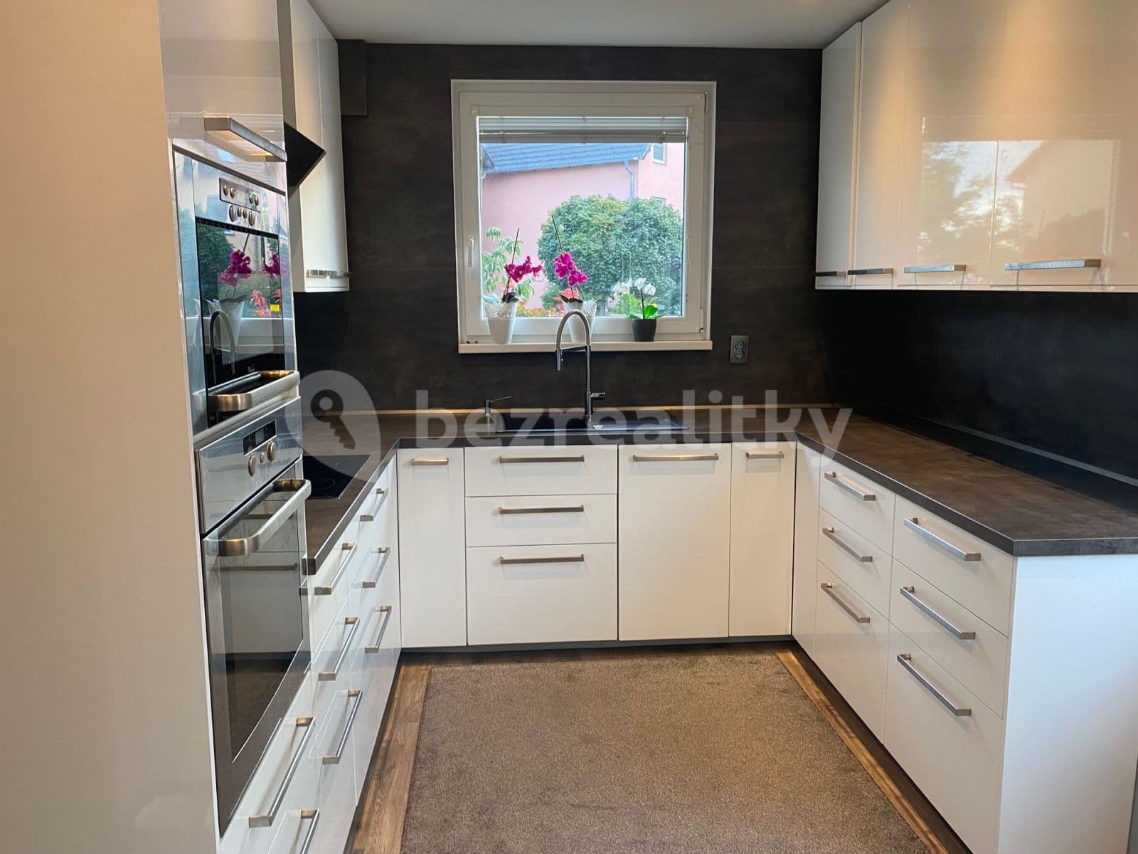 Pronájem domu 119 m², pozemek 455 m², Průběžná, Nupaky, Středočeský kraj Pronájem domu 119 m², pozemek 455 m², Průběžná, Nupaky, Středočeský kraj