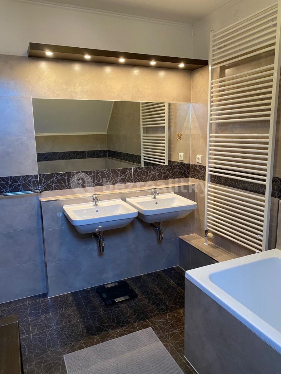 Pronájem domu 119 m², pozemek 455 m², Průběžná, Nupaky, Středočeský kraj Pronájem domu 119 m², pozemek 455 m², Průběžná, Nupaky, Středočeský kraj