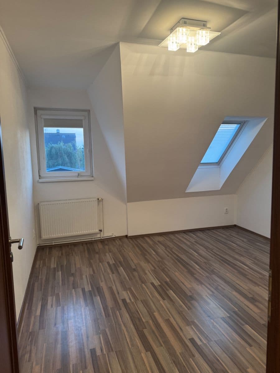 Pronájem domu 119 m², pozemek 455 m², Průběžná, Nupaky, Středočeský kraj Pronájem domu 119 m², pozemek 455 m², Průběžná, Nupaky, Středočeský kraj