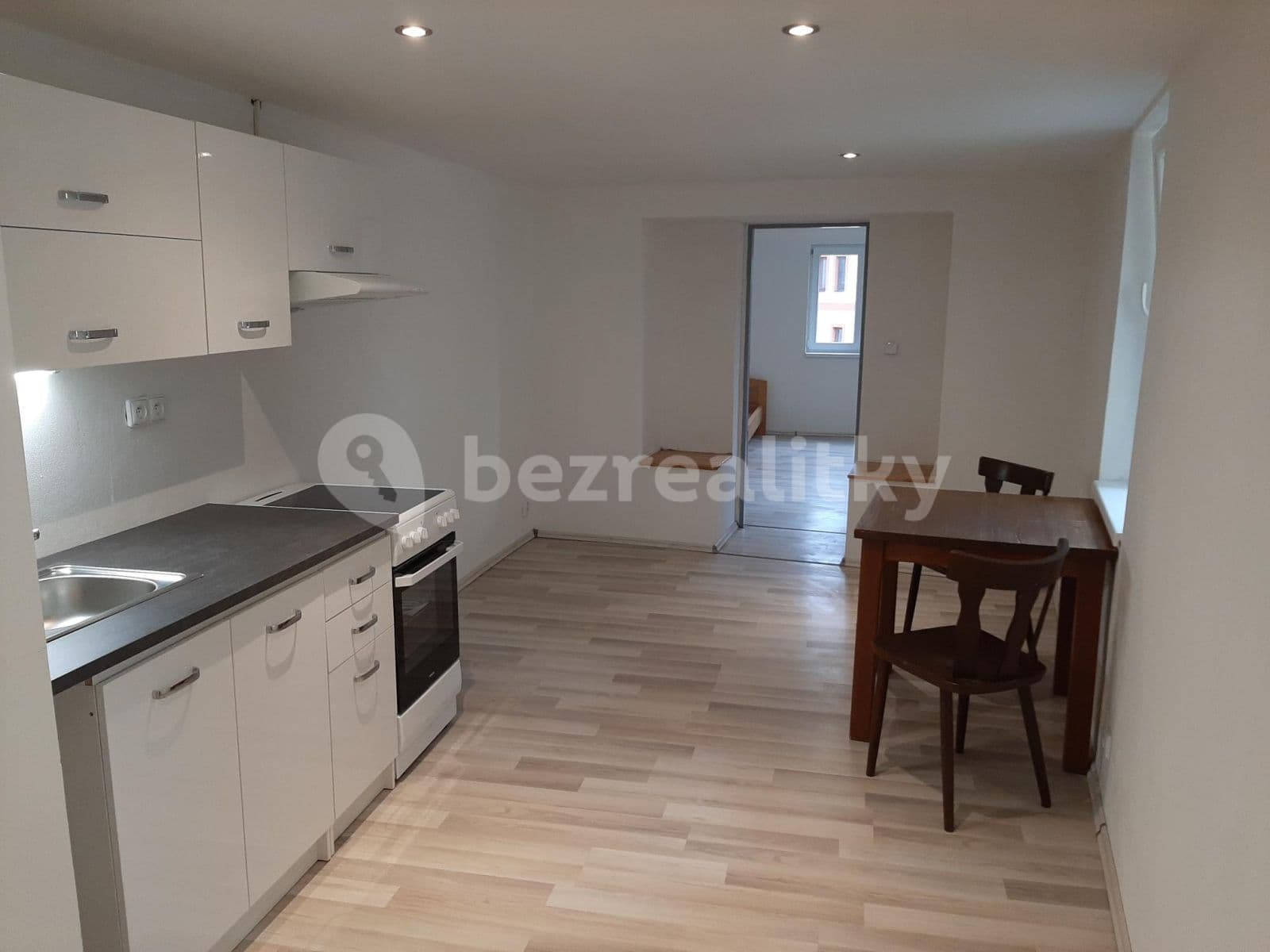 Pronájem bytu 2+kk 45 m², Krále Jiřího, Český Brod, Středočeský kraj Pronájem bytu 2+kk 45 m², Krále Jiřího, Český Brod, Středočeský kraj