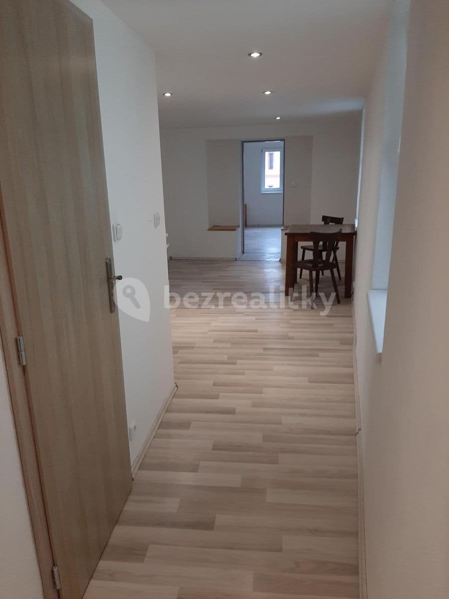 Pronájem bytu 2+kk 45 m², Krále Jiřího, Český Brod, Středočeský kraj Pronájem bytu 2+kk 45 m², Krále Jiřího, Český Brod, Středočeský kraj