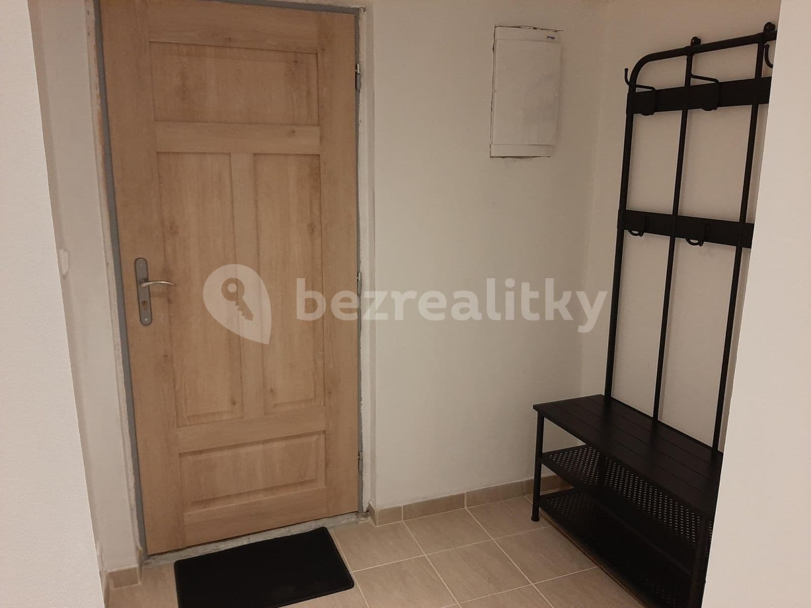 Pronájem bytu 2+kk 45 m², Krále Jiřího, Český Brod, Středočeský kraj Pronájem bytu 2+kk 45 m², Krále Jiřího, Český Brod, Středočeský kraj