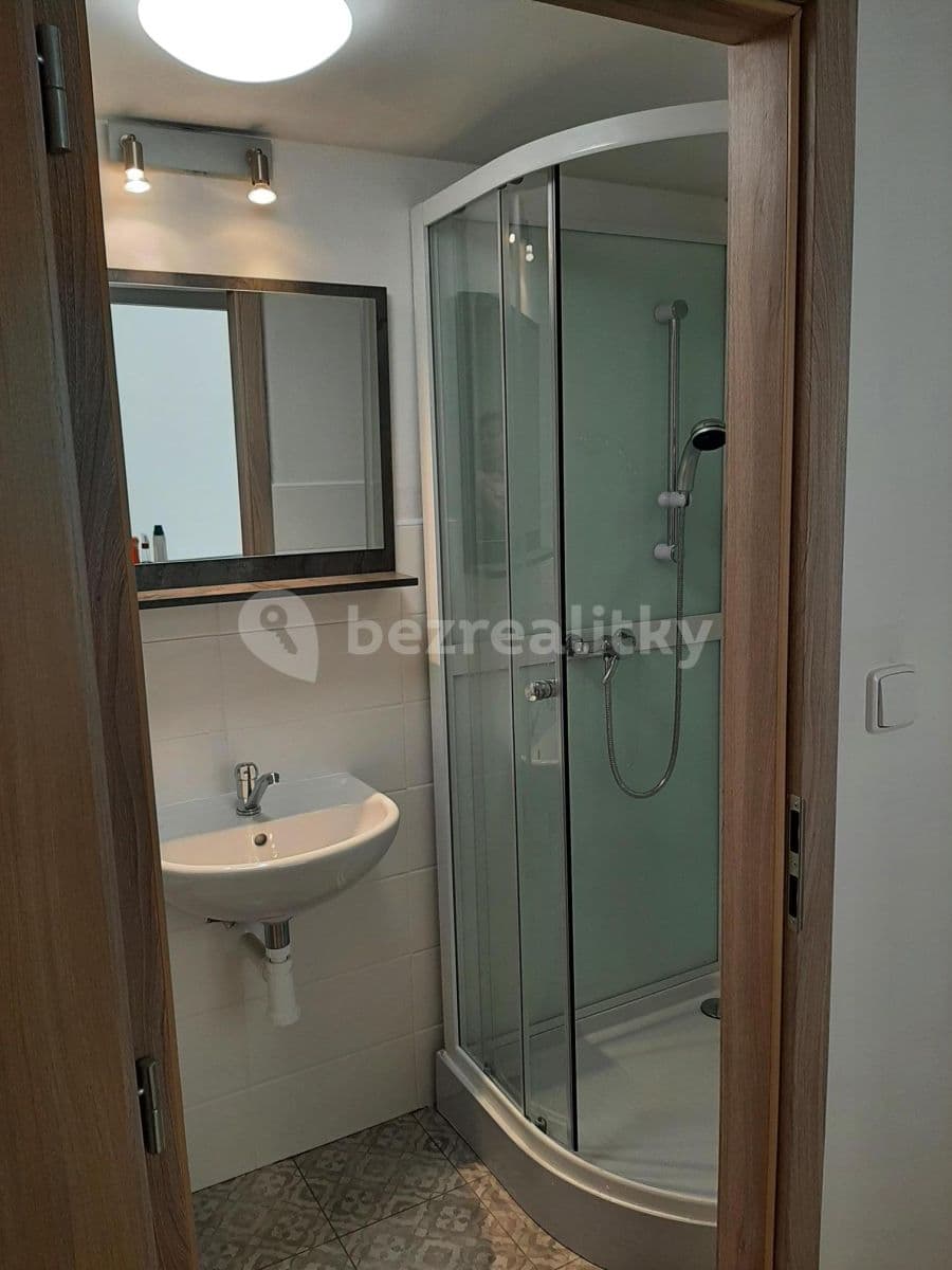 Pronájem bytu 2+kk 45 m², Krále Jiřího, Český Brod, Středočeský kraj Pronájem bytu 2+kk 45 m², Krále Jiřího, Český Brod, Středočeský kraj