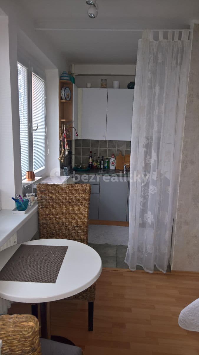 Pronájem bytu Garsoniéra 28 m², Měchenická, Praha, Praha Pronájem bytu Garsoniéra 28 m², Měchenická, Praha, Praha