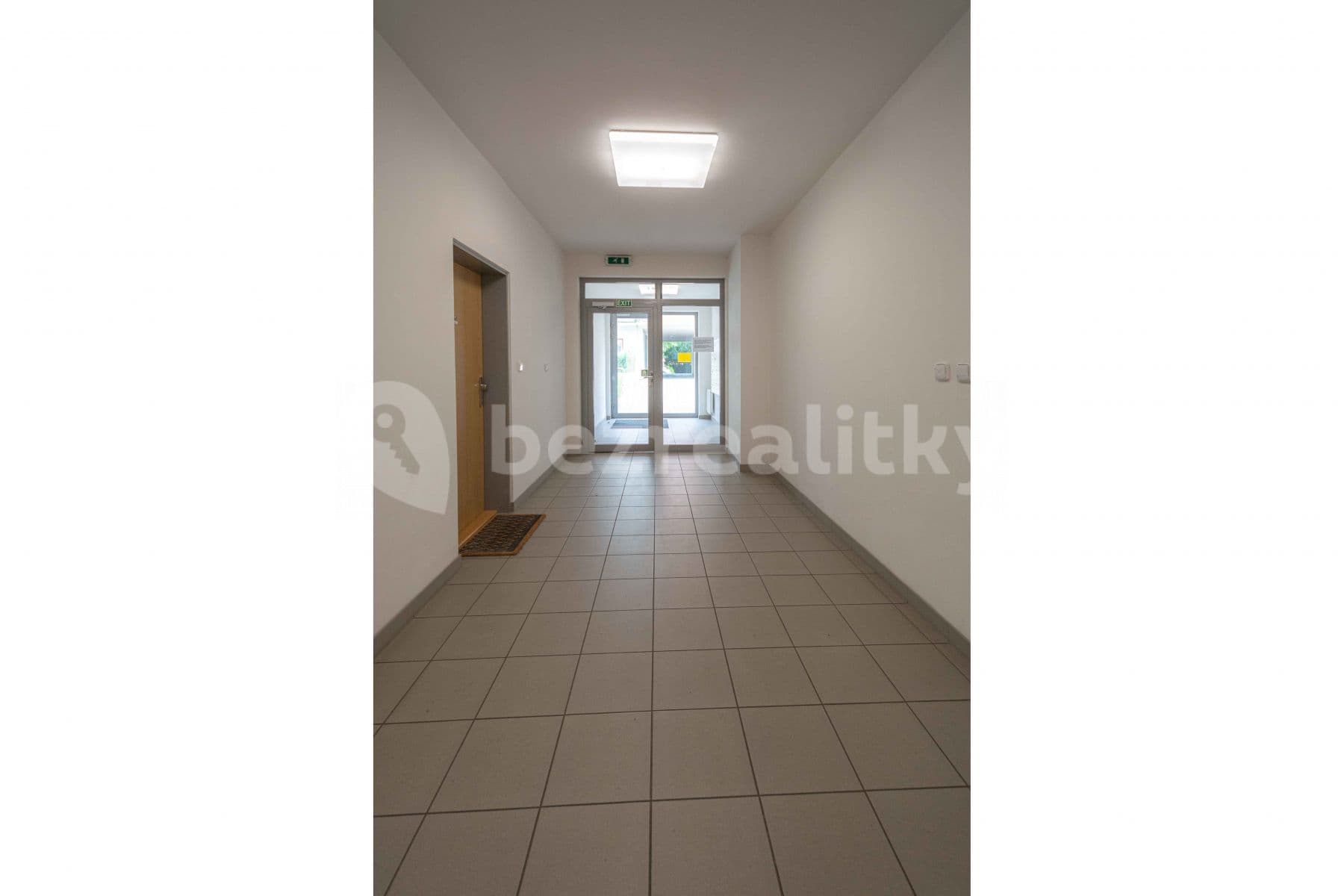 Pronájem bytu 2+kk 58 m², náměstí 5. května, Čelákovice, Středočeský kraj Pronájem bytu 2+kk 58 m², náměstí 5. května, Čelákovice, Středočeský kraj